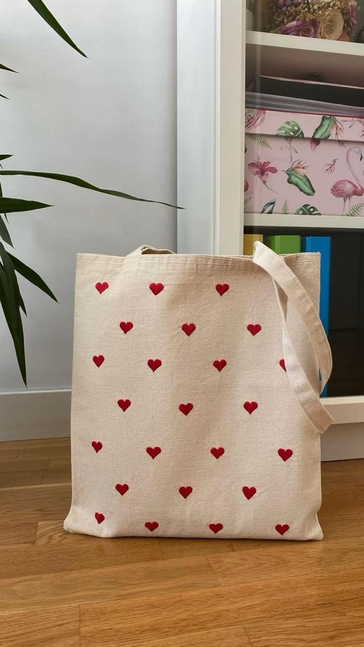 Hearts pattern tote bag